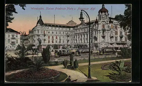 AK Wiesbaden, Kaiser Friedrich Platz und Hotel Nassauer Hof, Strassenbahn