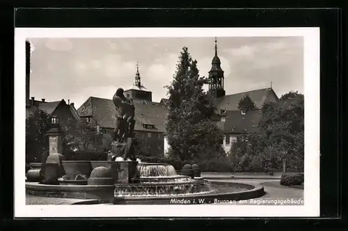 AK Minden i. W., Brunnen am Regierungsgebäude