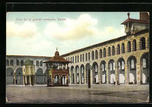 AK Damas, Cour de la grande mosquée