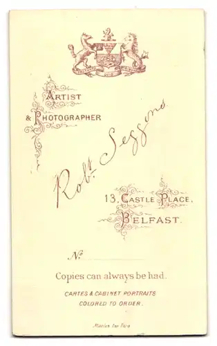 Fotografie R. Seggons, Belfast, 13 Castle Street, Portrait charmanter Mann mit Bart im Jackett