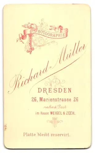 Fotografie Richard Müller, Dresden, Marienstr. 26, Portrait süsses Mädchen im weissen Kleidchen