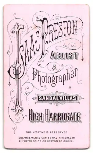 Fotografie Isaac Preston, High Harrogate, Portrait schöne Frau mit Rüschenkopfschmuck