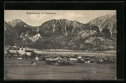 AK Schlehdorf am Kochelsee, Totale mit Gebirgswand