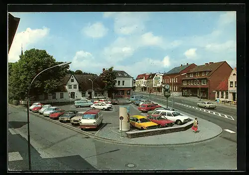 AK Leck /Nordfriesl., Strassenpartie mit Geschäften und Parkplatz