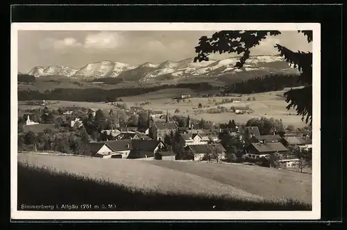AK Simmerberg / Allgäu, Totale von der Bergwiese aus gesehen