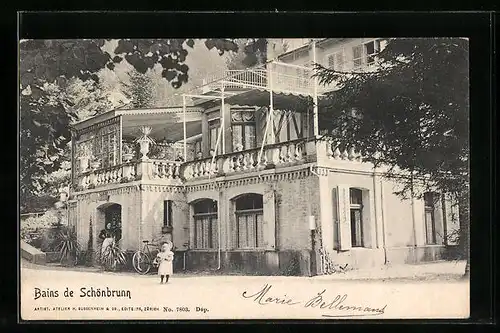 AK Schönbrunn, Badehaus mit kleinem Mädchen, Bains