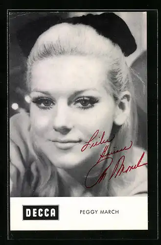 AK Musikerin Peggy March mit zurückgekämmten Haaren, Autograph
