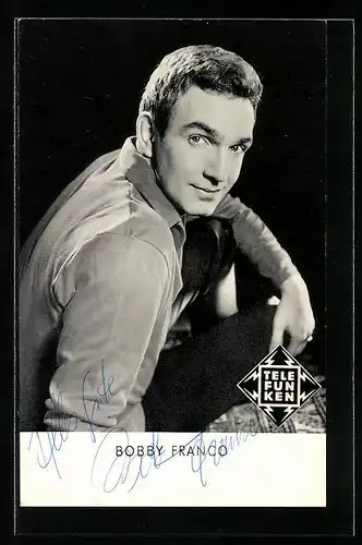 AK Musiker Bobby Franco in lässiger Haltung, Autograph