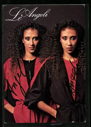 AK Musikerinnen des Duos Le Angeli im Partnerlook, Autograph