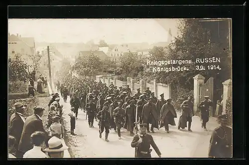 AK Königsbrück, Kriegsgefangene Russen 1914 auf der Strasse
