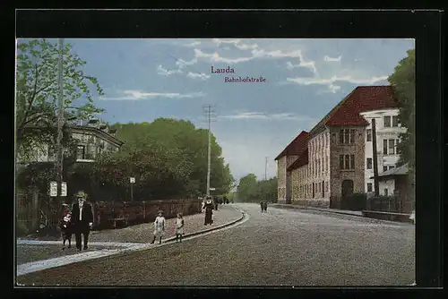AK Lauda, Bahnhofstrasse mit Passanten