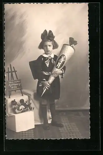 Foto-AK Mädchen mit Schleife und Schultüte zum Schulanfang 1933