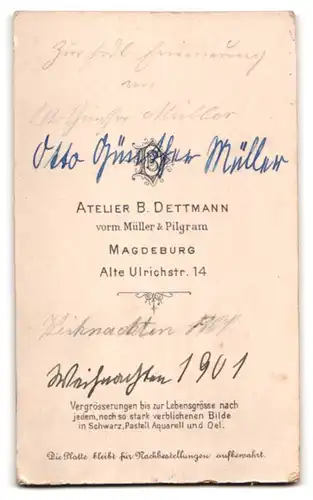 Fotografie B. Dettmann, Magdeburg, Alte Ulrichstr. 14, Süsses Kleinkind im weissen Kleid