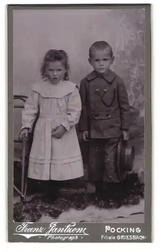 Fotografie Franz Jantzen, Pocking, Bruder und Schwester in eleganter Kleidung