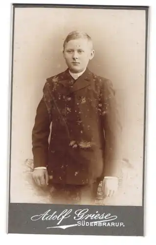 Fotografie Adolf Griese, Süderbrarup, Bursche in eleganter Kleidung