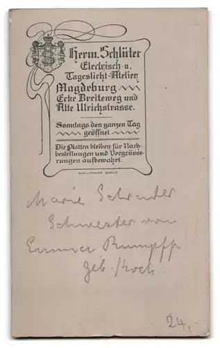 Fotografie Hermann Schlüter, Magdeburg, Alte Ulrichstrasse, Ältere Dame mit freundlichem Lächeln