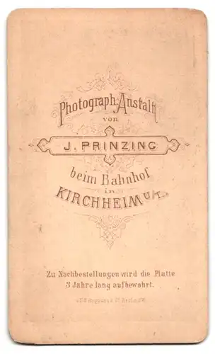 Fotografie J. Prinzing, Kirchheim u. T., Dame in eleganter Kleidung