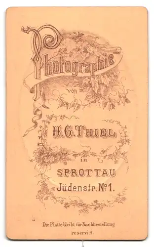 Fotografie H. G. Thiel, Sprottau, Jüdenstr. 1, Knabe mit Fliege