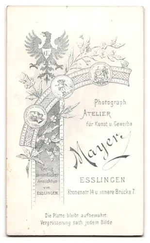 Fotografie Wilhelm Mayer, Esslingen, Kronenstr. 14, Süsses Kleinkind im Kleid mit nackigen Füssen