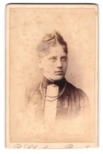 Fotografie R. Schreiber, Bromberg, Danziger-Str. 162, Junge Dame mit hochgestecktem Haar