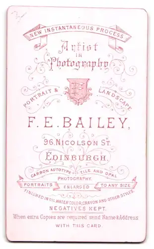 Fotografie F. E. Bailey, Edinburgh, 96, Nicolson St., Junges Mädchen in hübscher Kleidung