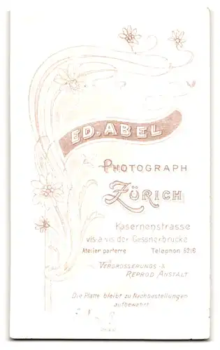 Fotografie Ed. Abel, Zürich, Kasernenstrasse, Kleiner Junge mit Tornister und Tabakspfeife