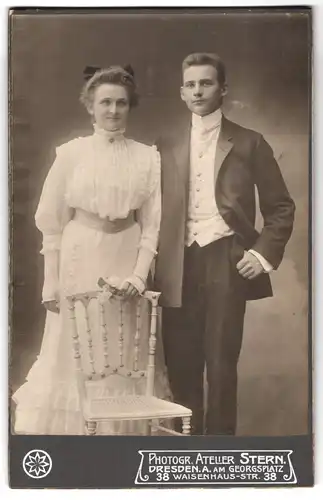 Fotografie Atelier Stern, Dresden, Waisenhaus-Str. 38, Junges Paar in eleganter Kleidung