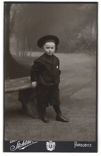Fotografie Atelier Stoklas, Pardubice, Süsser Junge in matrosenähnlicher Kleidung