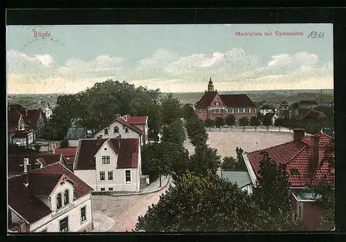 AK Bünde i. W., Marktplatz mit Gymnasium aus der Vogelschau