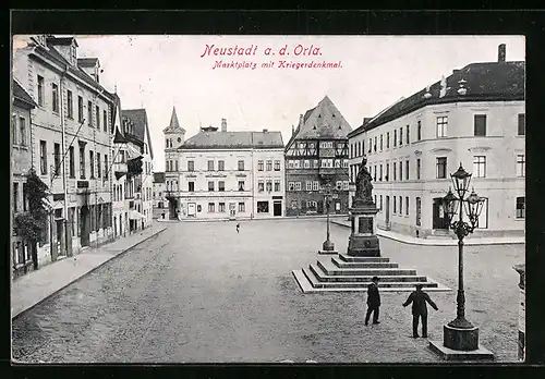 AK Neustadt a. d. Orla, Marktplatz mit Kriegerdenkmal