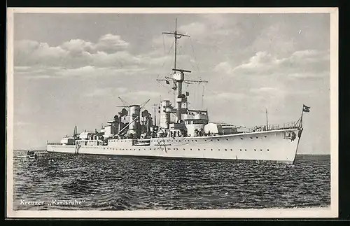 AK Kreuzer Karlsruhe mit Beiboot der Kriegsmarine