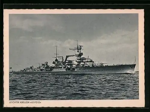 AK Leichter Kreuzer Leipzig der Kriegsmarine macht Fahrt