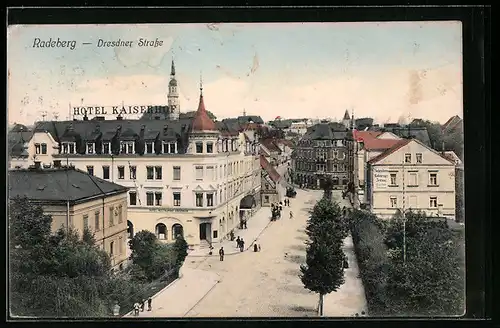 AK Radeberg, Dresdner Strasse aus der Vogelschau