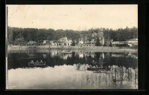 AK Berlin-Grunewald, Waldschlösschen an der Krummen Lanke, See mit Ruderbooten