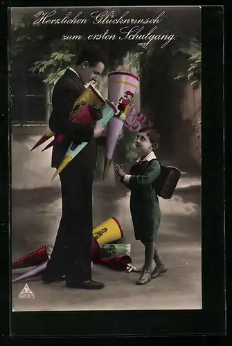AK Glückwünsche zum ersten Schulgang, Vater beschenkt Kind mit Schultüten