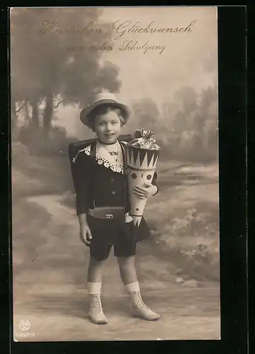 AK Kind mit breitem Lächeln und Schultüte sendet Glückwünsche zum Schulanfang