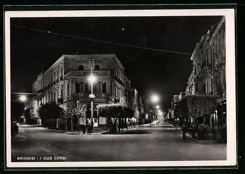 AK Brindisi, I due Corsi, Strasseneck bei Nacht