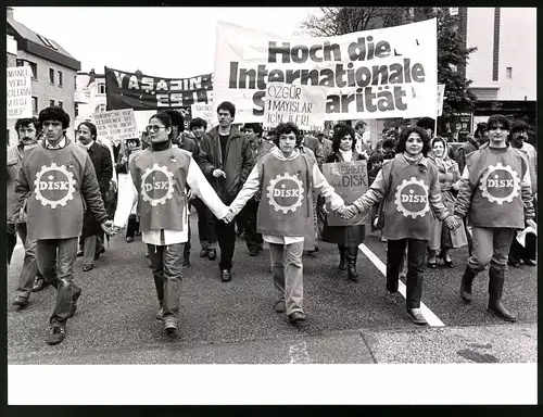 2 Fotografien M. Meyborg, Hamburg, Ansicht Hamburg, Demonstration gegen den Putsch in der Türkei 1980