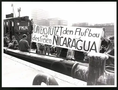 7 Fotografien W. Seehafer, Bremen, Ansicht Bremen, Demonstration für ein freies Nicaragua 1984, Präsident-Kennedy-Platz