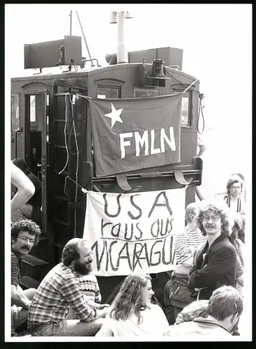 7 Fotografien W. Seehafer, Bremen, Ansicht Bremen, Demonstration für ein freies Nicaragua 1984, Präsident-Kennedy-Platz