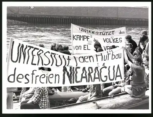 7 Fotografien W. Seehafer, Bremen, Ansicht Bremen, Demonstration für ein freies Nicaragua 1984, Präsident-Kennedy-Platz