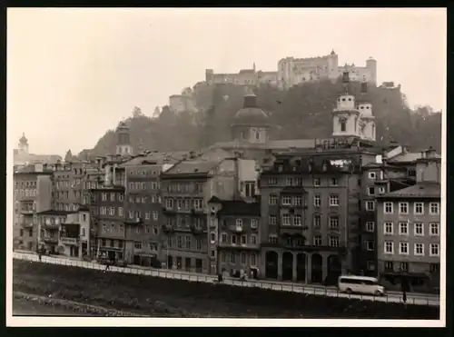 4 Fotografien, Fotograf unbekannt, Ansicht Salzburg, Glockenspielturm, Denkmal, Stadtansichten mit Festung Hohensalzburg