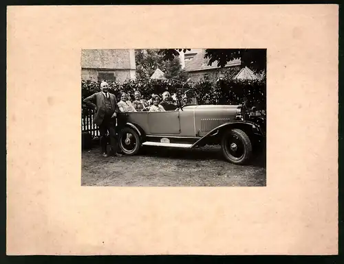 2 Fotografien unbekannter Fotograf, Ansicht Stuttgart, Auto Opel, Sängerausflug des Arb. Bild. Verein Stuttgart 1928