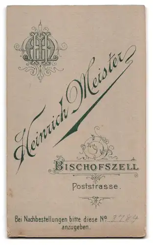 Fotografie Heinrich Meister, Bischofszell, Poststrasse, Hübsche Dame im schwarzen Kleid