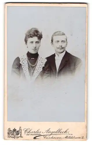 Fotografie Charles Angelbeck, Cuxhaven, Mittelstrasse 2, Gutbürgerliches Paar in eleganter Kleidung