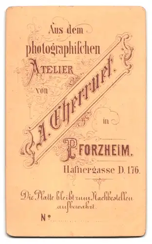 Fotografie A. Cherruet, Pforzheim, Hafnergasse D. 176, Niedliches Kleinkind sitzt auf Stuhl