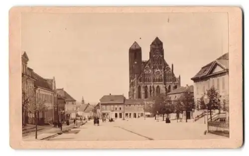 Fotografie unbekannter Fotograf, Ansicht Prenzlau, Marktplatz mit Marienkirche