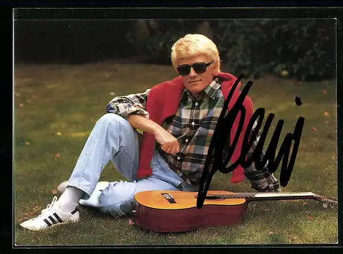 AK Musiker Heino mit Gitarre, original Autograph