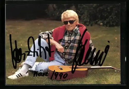AK Musiker Heino posiert mit Gitarre, original Autograph