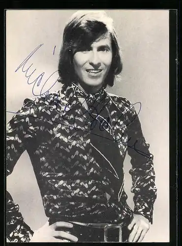 AK Musiker Michael Holm mit Halstuch und buntem Hemd, original Autograph